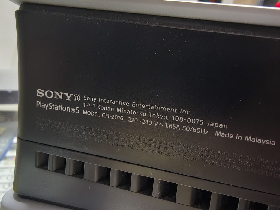 Konsola PS5 slim z napędem. Komplet