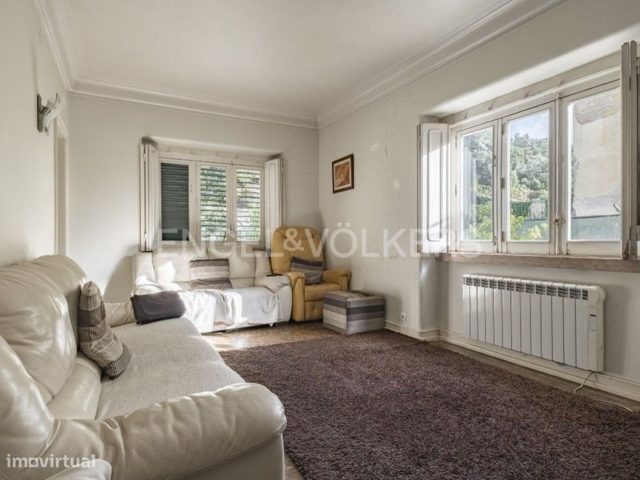 Moradia Isolada com Terreno de 1.300 m² em Alvalade