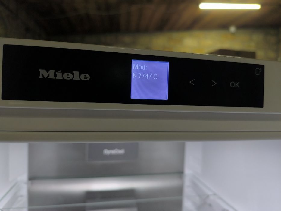 Вбудовуваний холодильник Miele K 7747 C