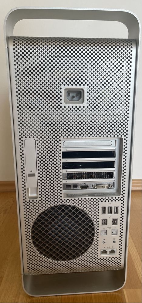 Mac pro 2,4 GHz quad 64GB ram, karta graficzna Metal