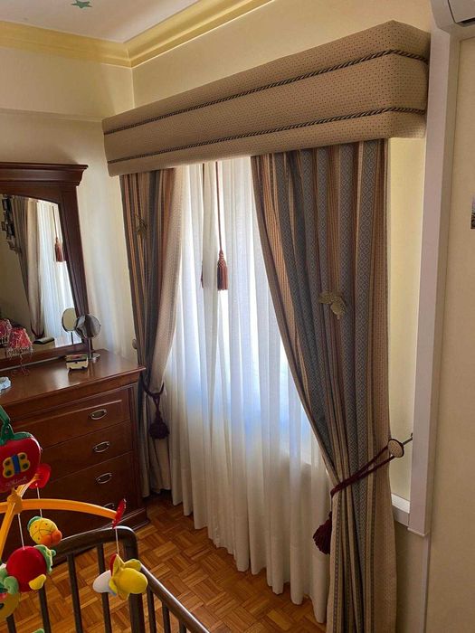 Vendo cortinados com sanefa