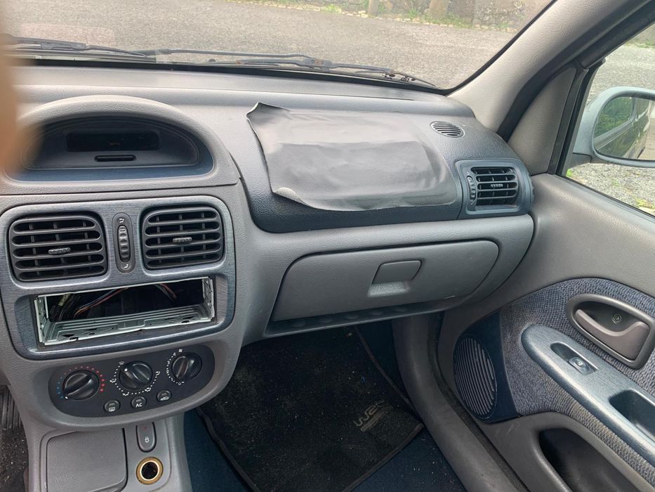 Renault clio  1.6 ano 99