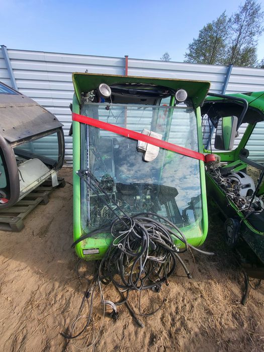 Kabina Merlo F 28 TD