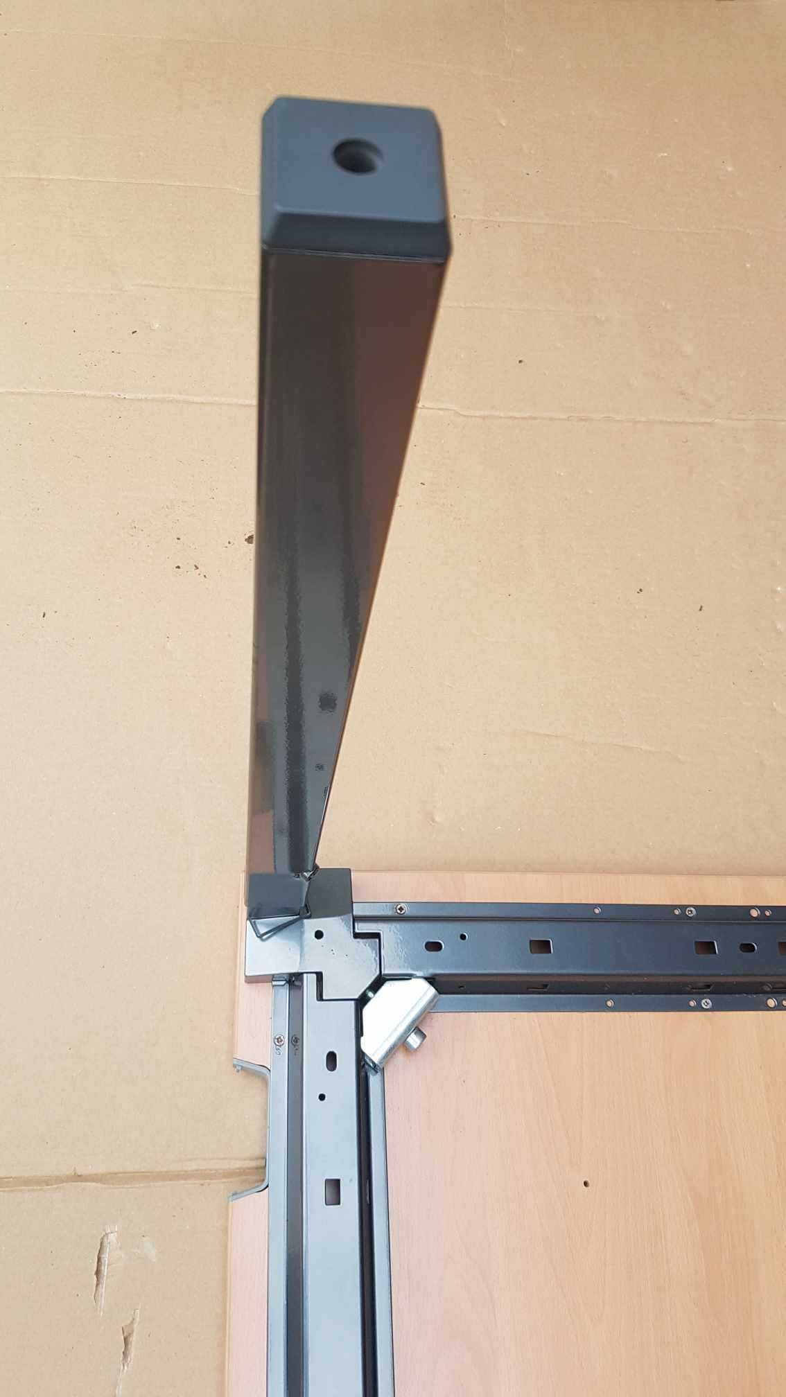 Solidny stół Germany WP381270 TT2G30 z regulowaną wy 160 x 80 cm