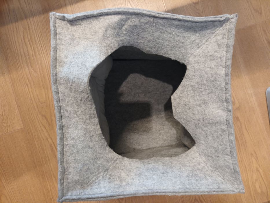 Filcowa budka dla kota