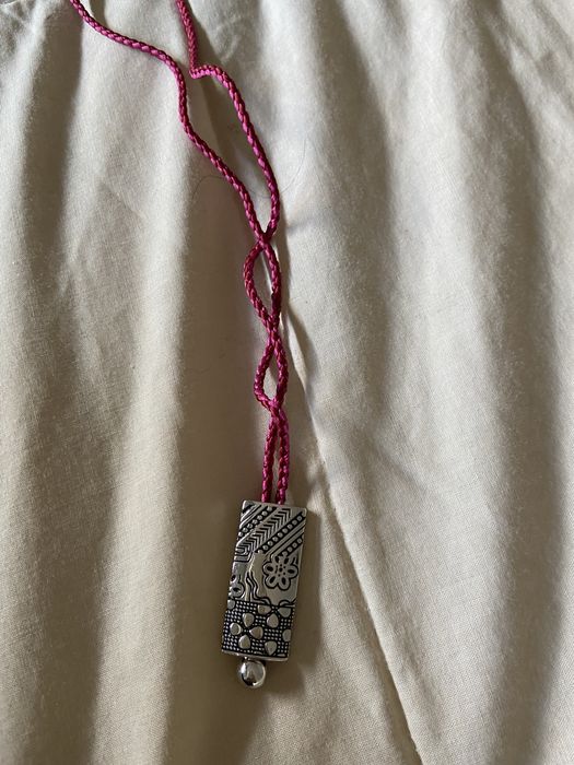 Colar em prata da marca Kenzo