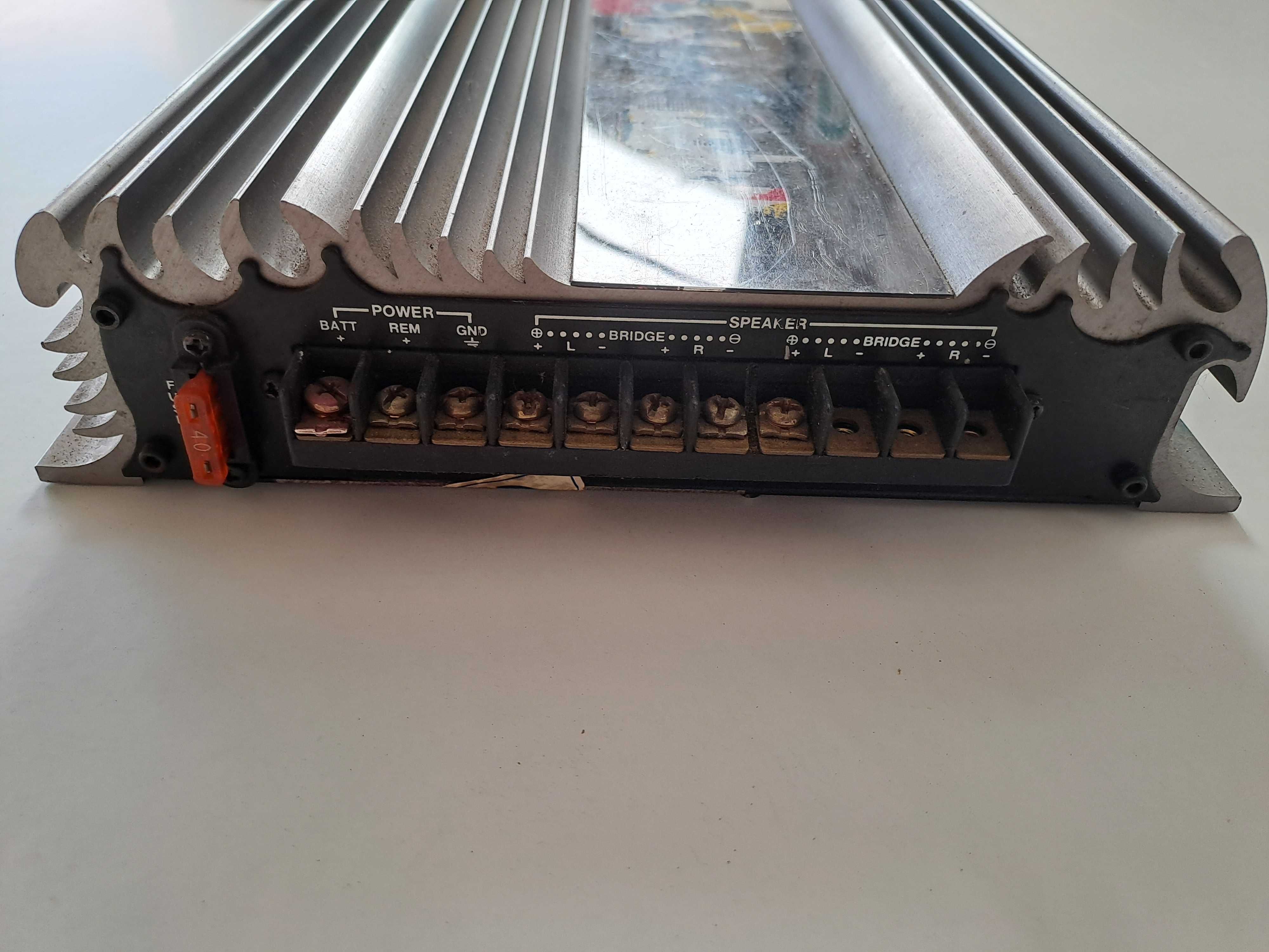 Amplificador da marca Futura