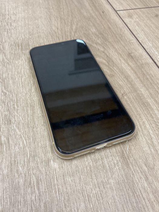 Чехол прозрачный на iPhone