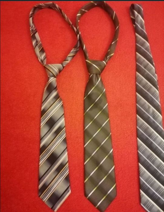 Krawaty męskie (cena za wszystkie 9 szt)