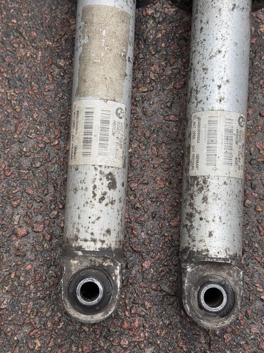 BMW E60 Задні оригінальні амортизатори з 530d