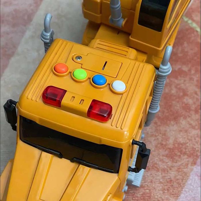 Interaktywny Dźwig z Ruchomym Hakiem Ciężarówka 1:14