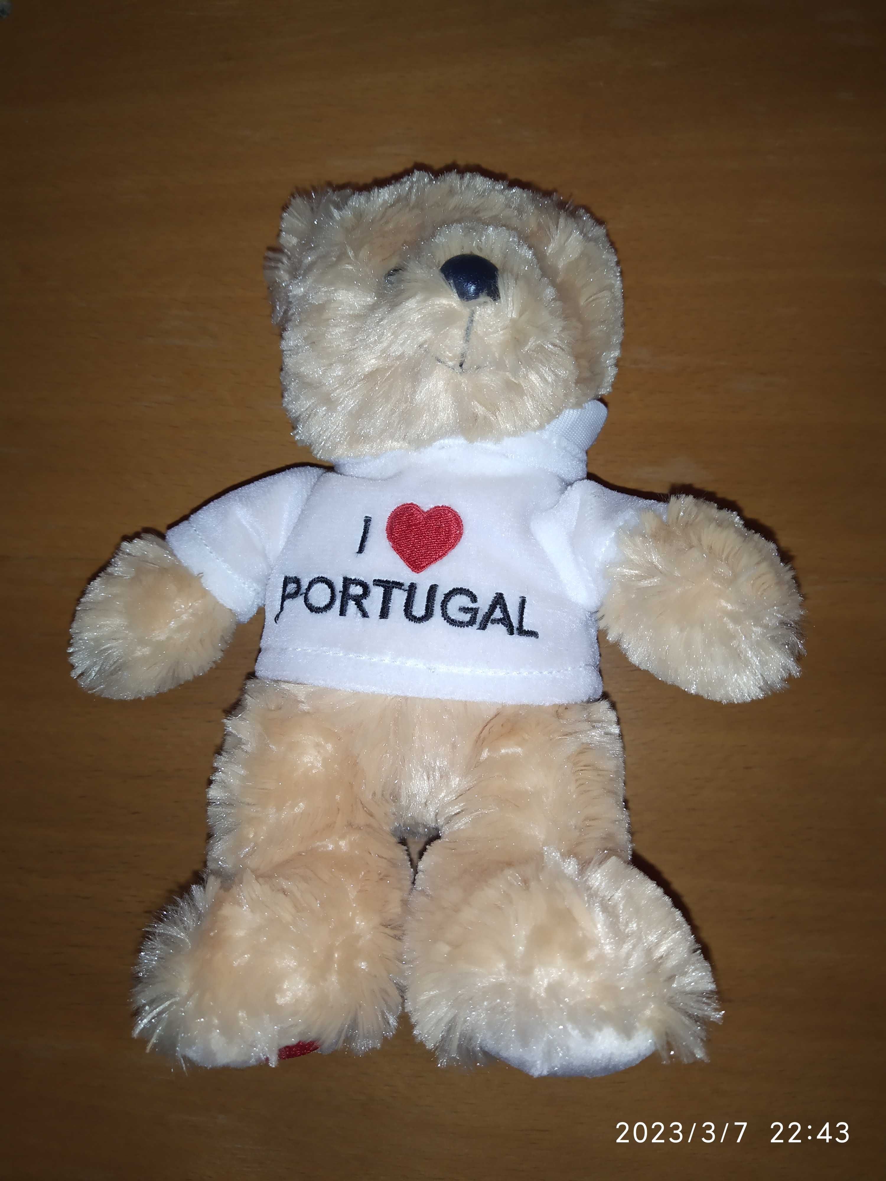 ## Urso de peluche Aurora “I Love Portugal” tamanho pequeno ##