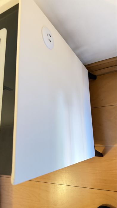 Mesa de cabeceira smart c/ Qi 15W + LED + USB (3 gavetas)