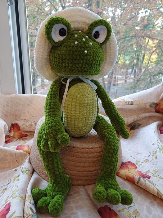 В'язана жабка, лягушка в шляпе