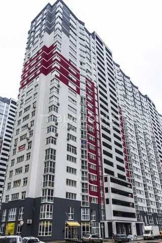 Продам 3 кімн квартиру Драгоманова, 2а  70 кв.м ст.М"Позняки"