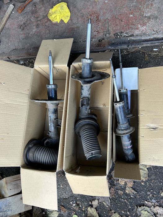 Комплект стойок Mitsubishi Outlander