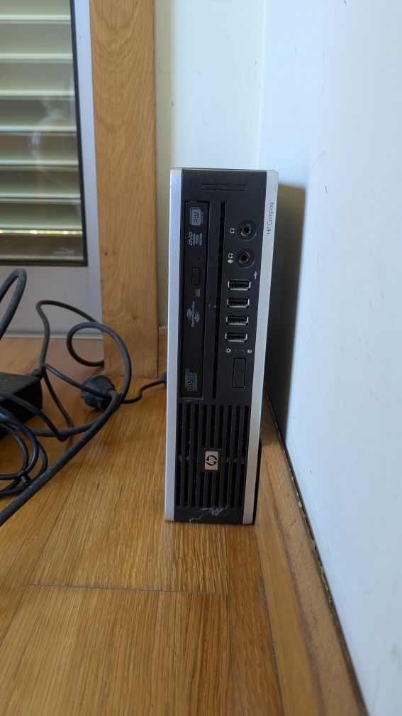 Computador torre compacta
