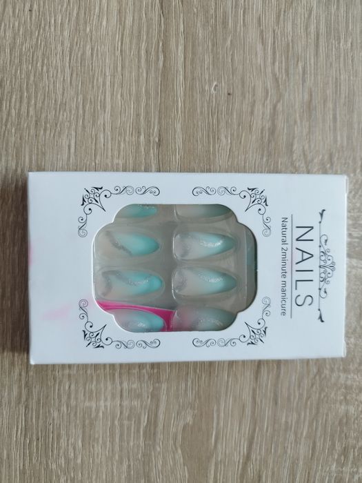 Tipsy z brokatem sztuczne paznokcie