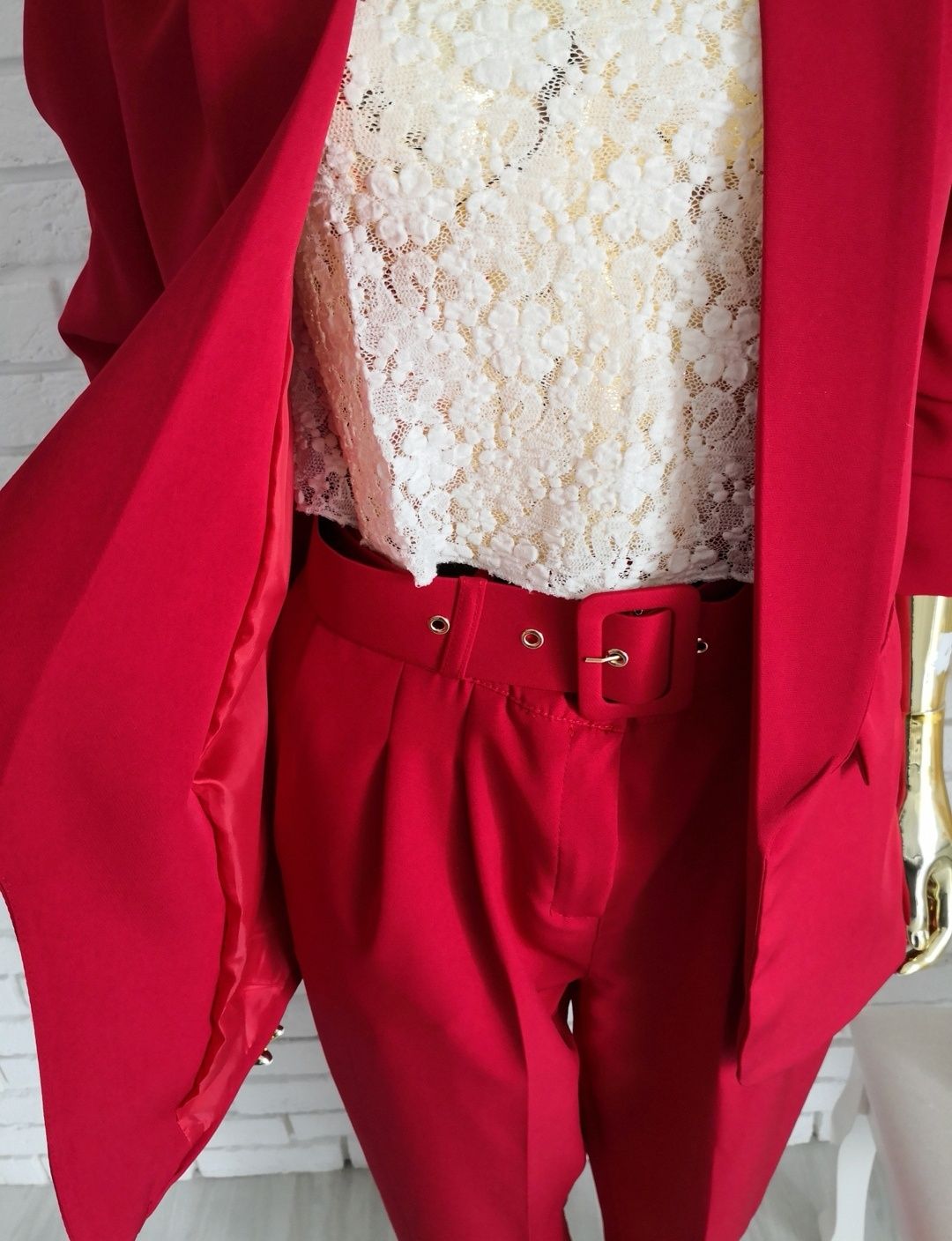 Elegancki czerwony garnitur komplet marynarka i spodnie