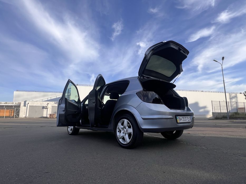 Opel Astra H 1.6 бензин механика хэтчбек