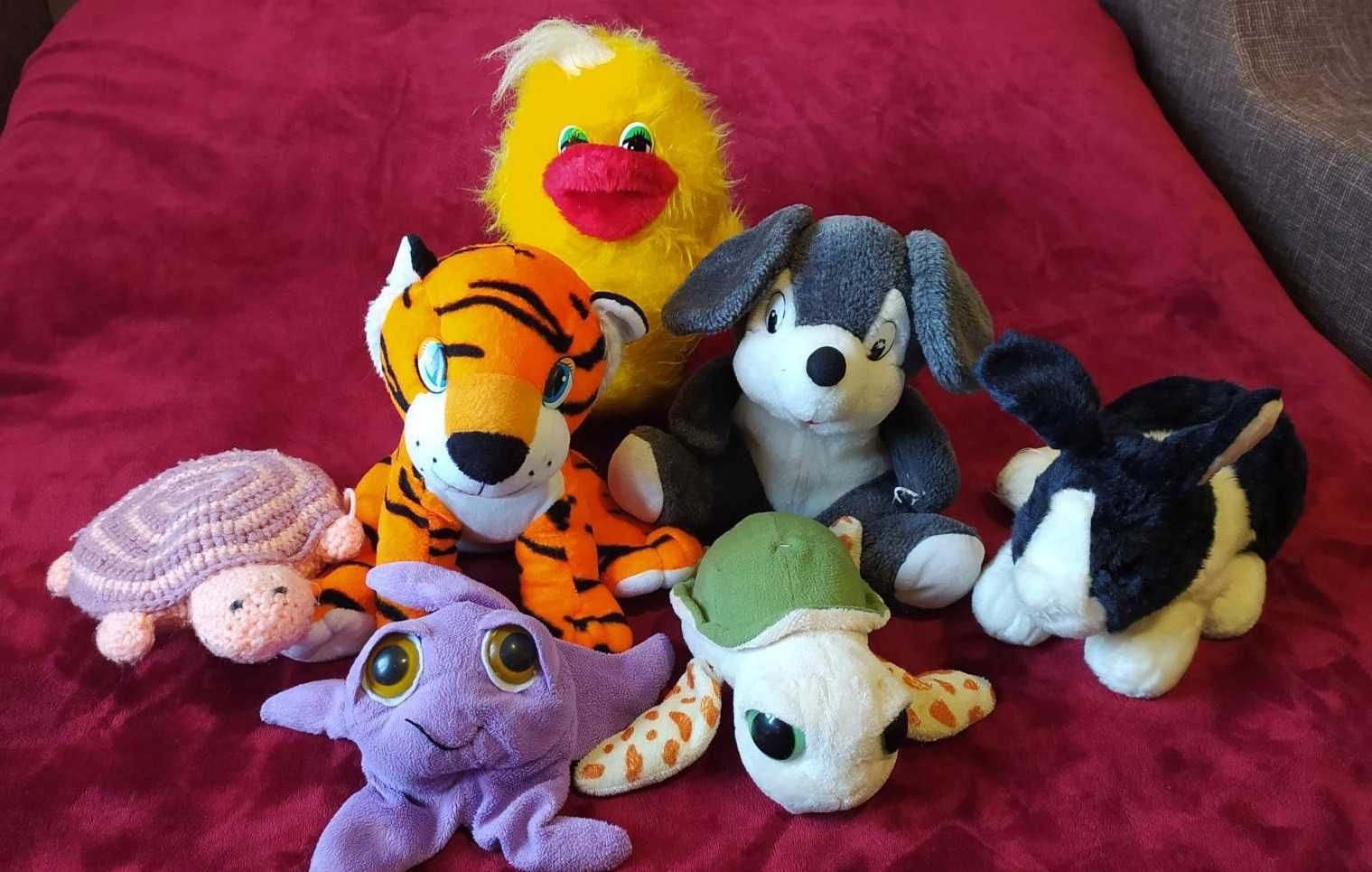 М'які іграшки
Качка, зайчик, мишка, черепахи, тигр та морська зірка