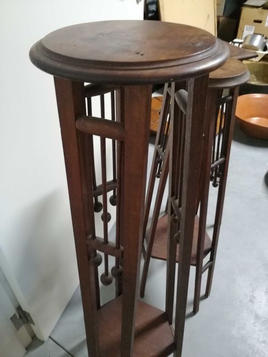 colunas vintage de madeira para flores