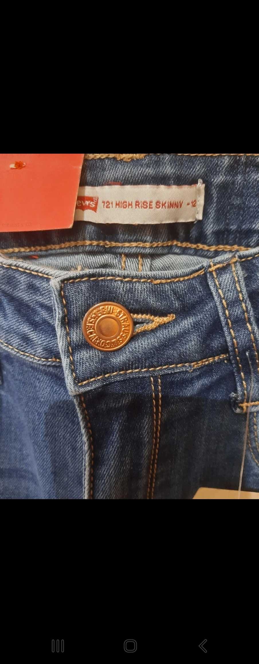 Levis novas com etiqueta