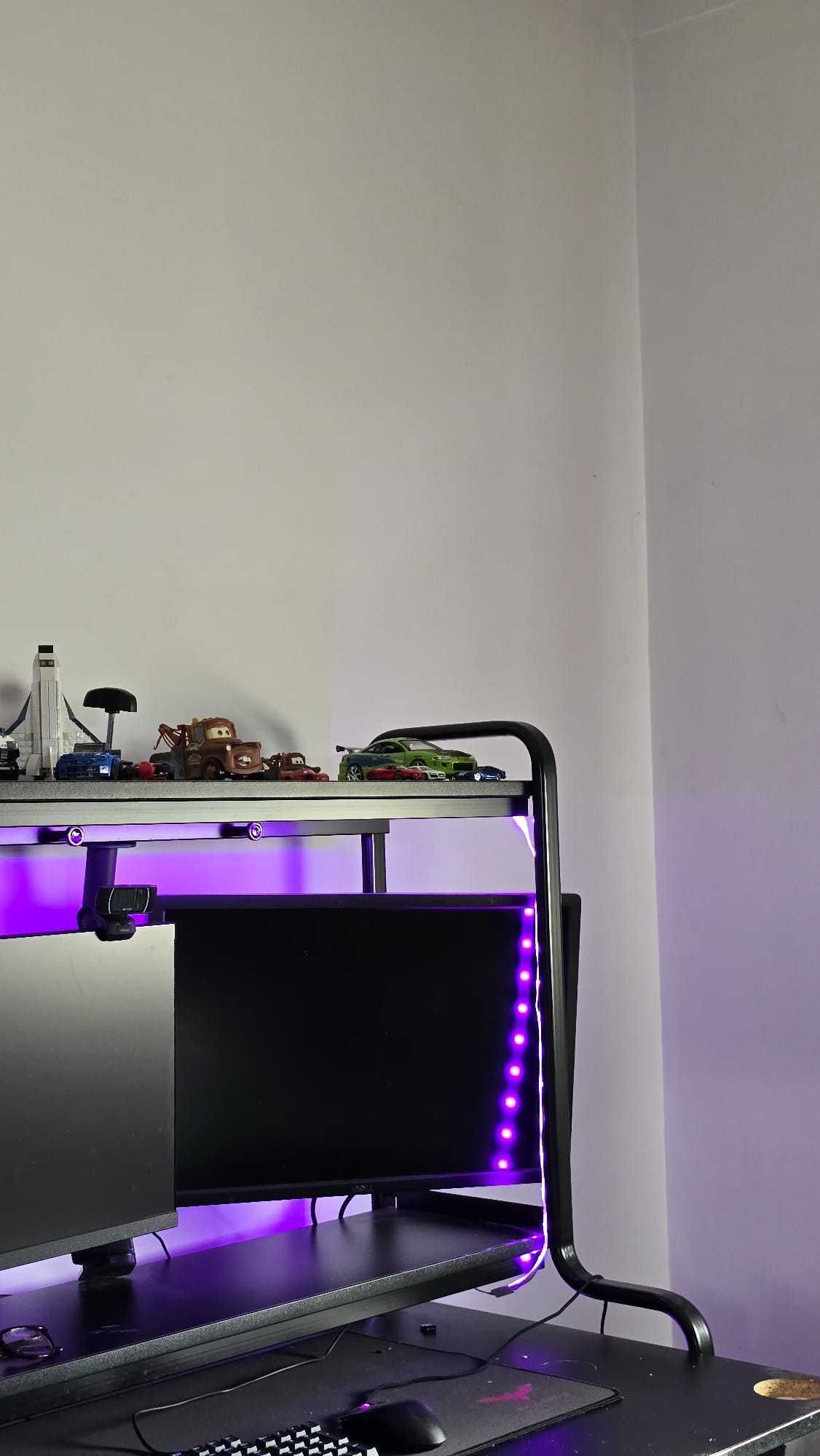 Secretária Gaming FREDDE IKEA – Espaçosa, funcional e confortável