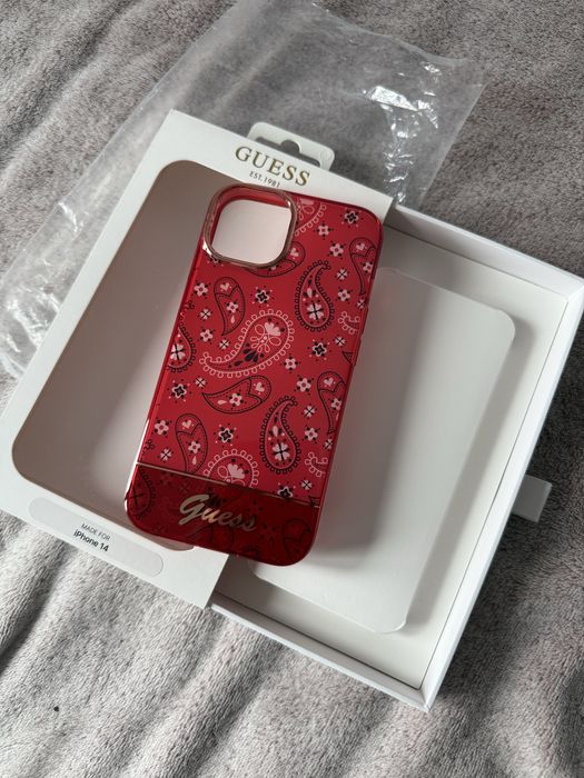 Etui Guess do iPhone 14 czerwone