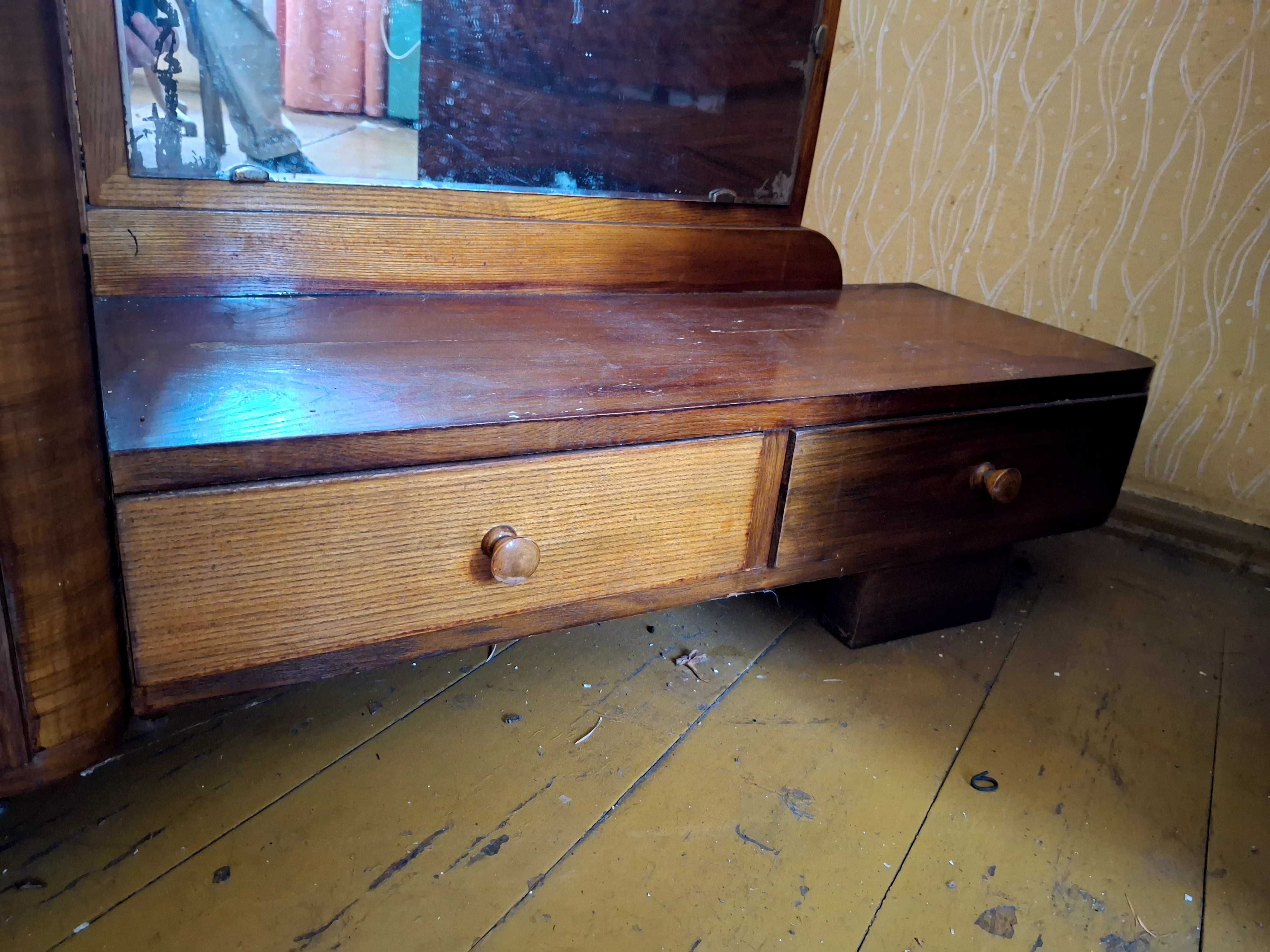 Toaletka z lustrem PRL – retro konsola do przedpokoju / sypialni
