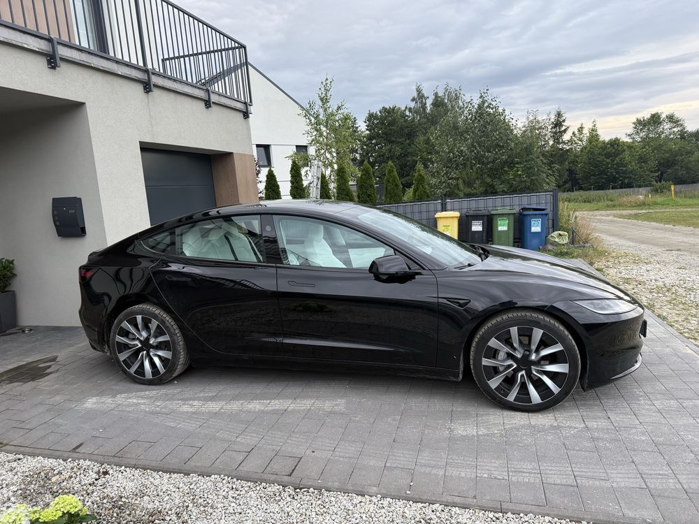 Tesla Model 3 HIGHLAND  Jak Nowa