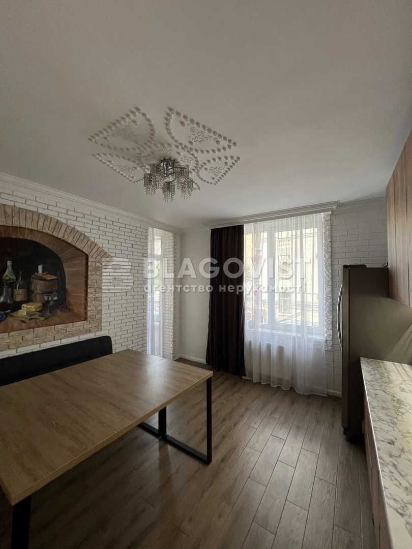 Продаж 3-кімнатної квартири вул. Дмитрівська, 60/19