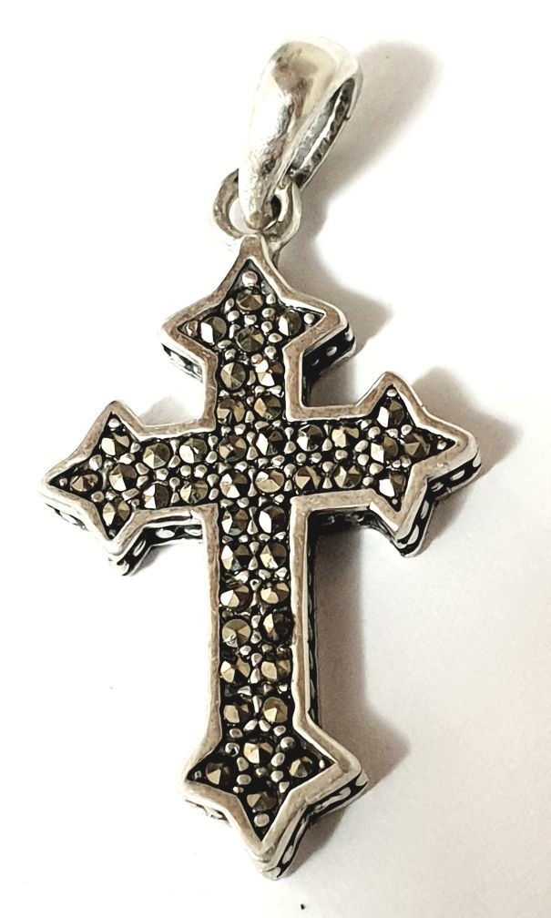 Lindissimos pendentes "crucifixos" em prata e marcasites / zircônia