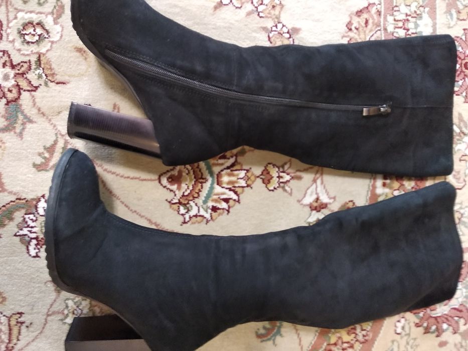 Чоботи зимові, замшеві.