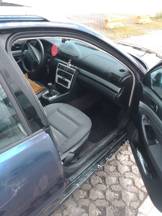 Vendo Audi A4 motor 1.9 TDI muito boa de mecânica com 300.00 km