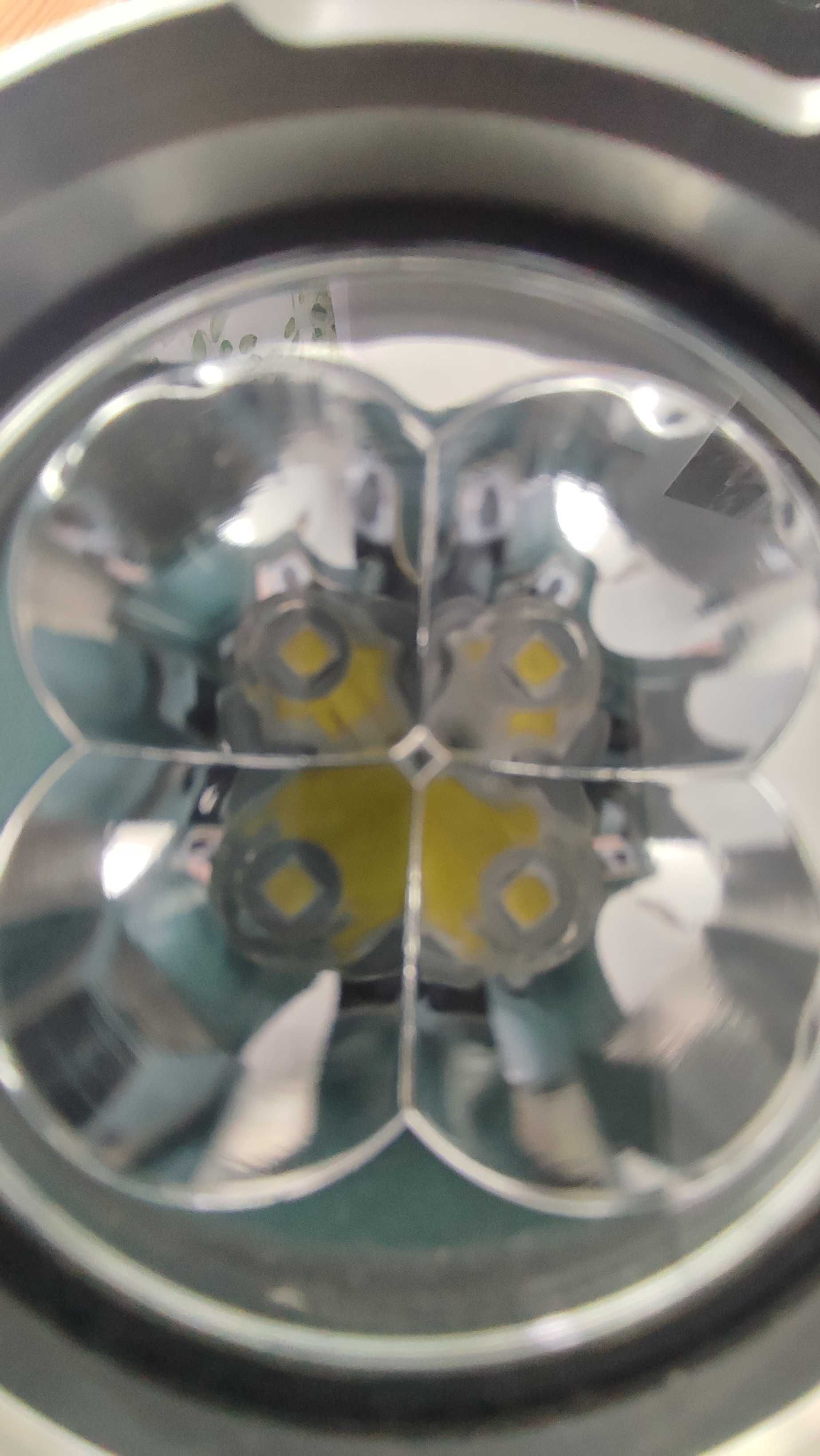 latarka BLF Q8 - na 4 ogniwa 18650 - 230 zł używana pare razy w domu