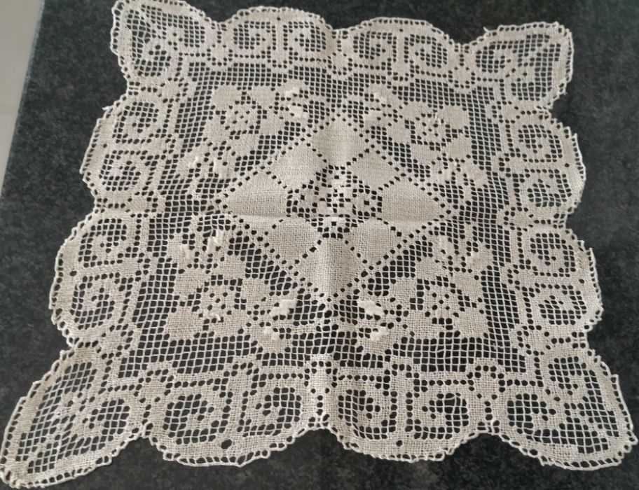 Portes incluídos-Naperons/Bases de copos e Pano tab. bordado Madeira