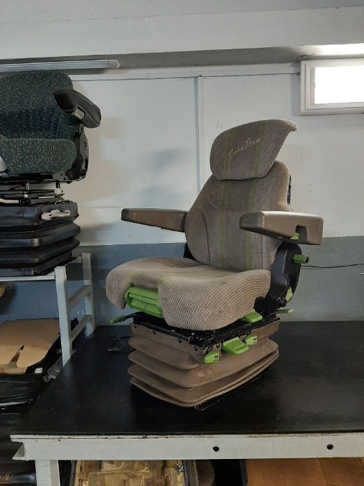 Naprawa foteli pneumatycznych John Deere Fendt Claas Case New Holland