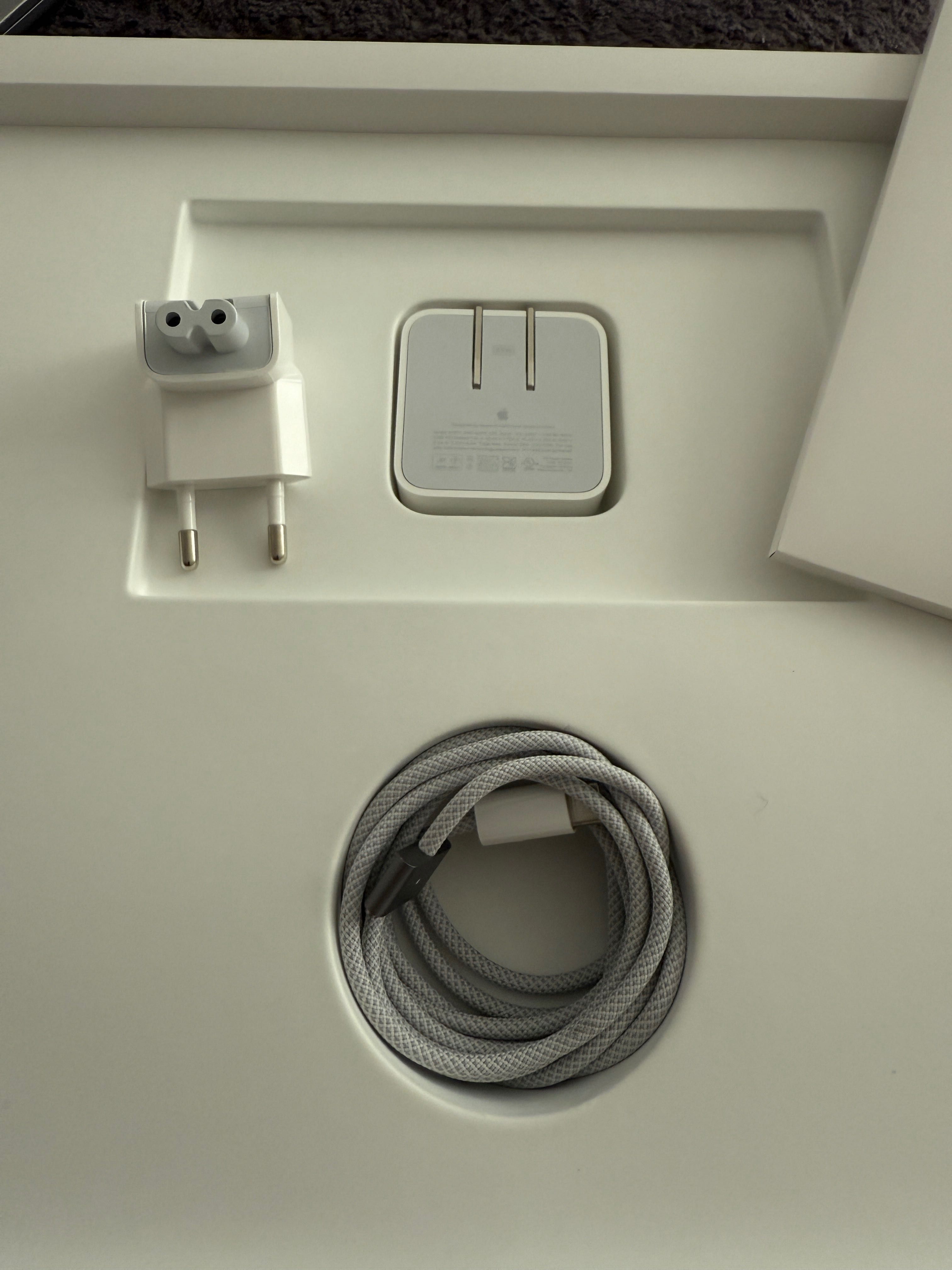 MacBook Air 15 2024 M3 8-Core, GPU 10-Core, 16gb 256gb space grey