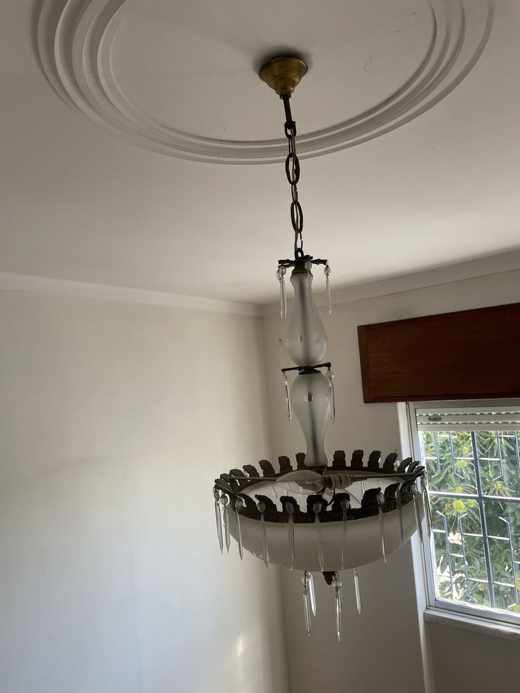 Candeeiro de teto antigo para decoração
