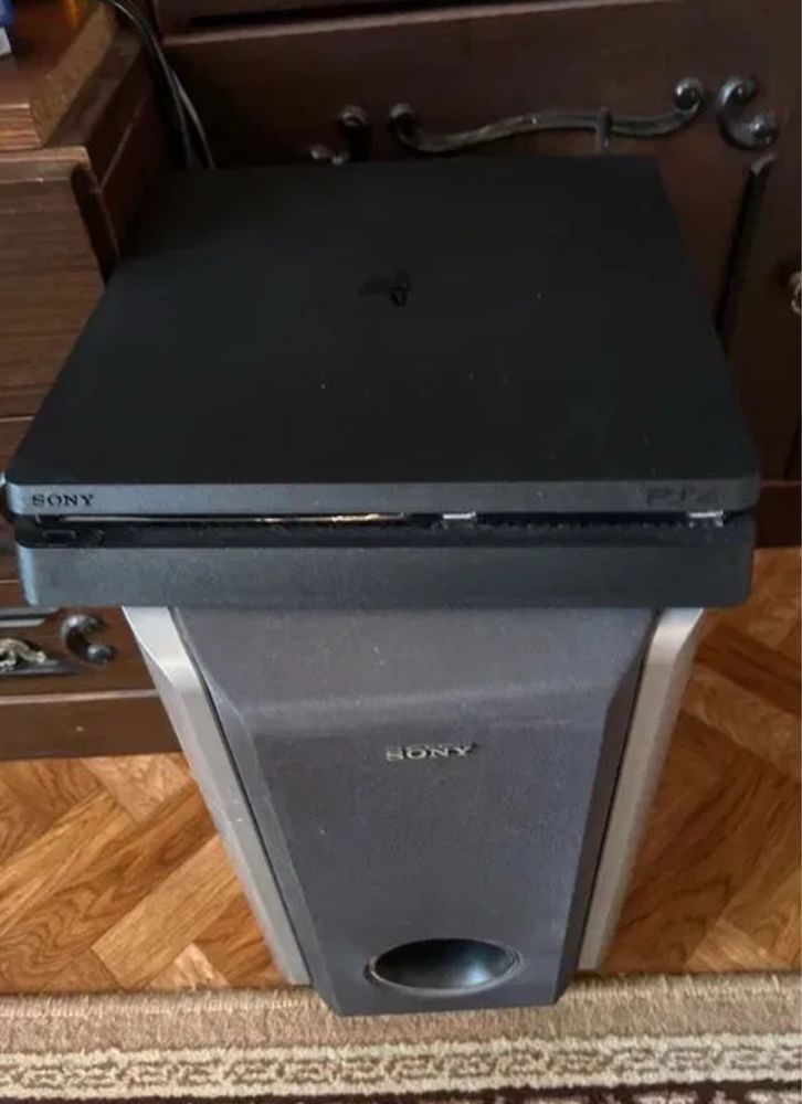 Продается PlayStation 4, 512 gb. С коробкой и чеком