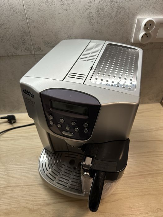 DeLonghi Magnifica Pronto Cappucino Ekspres Do Kawy z Młynkiem