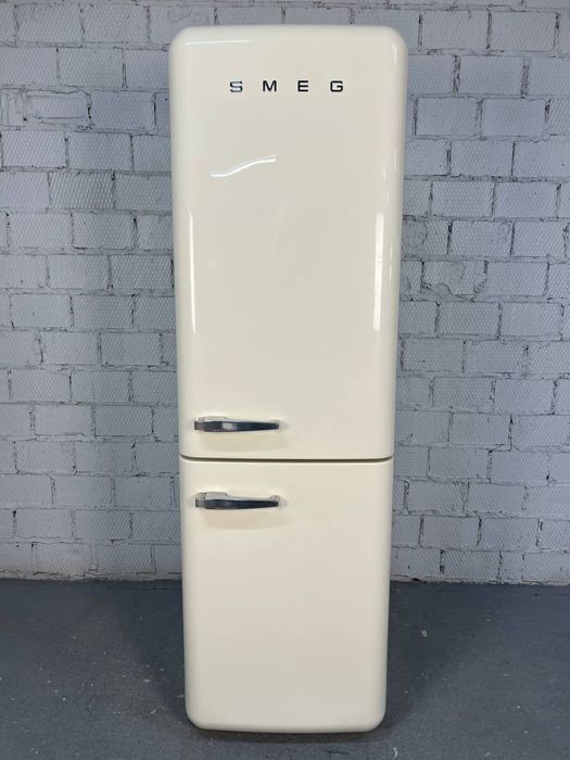 Холодильник Smeg FAB32RCR5