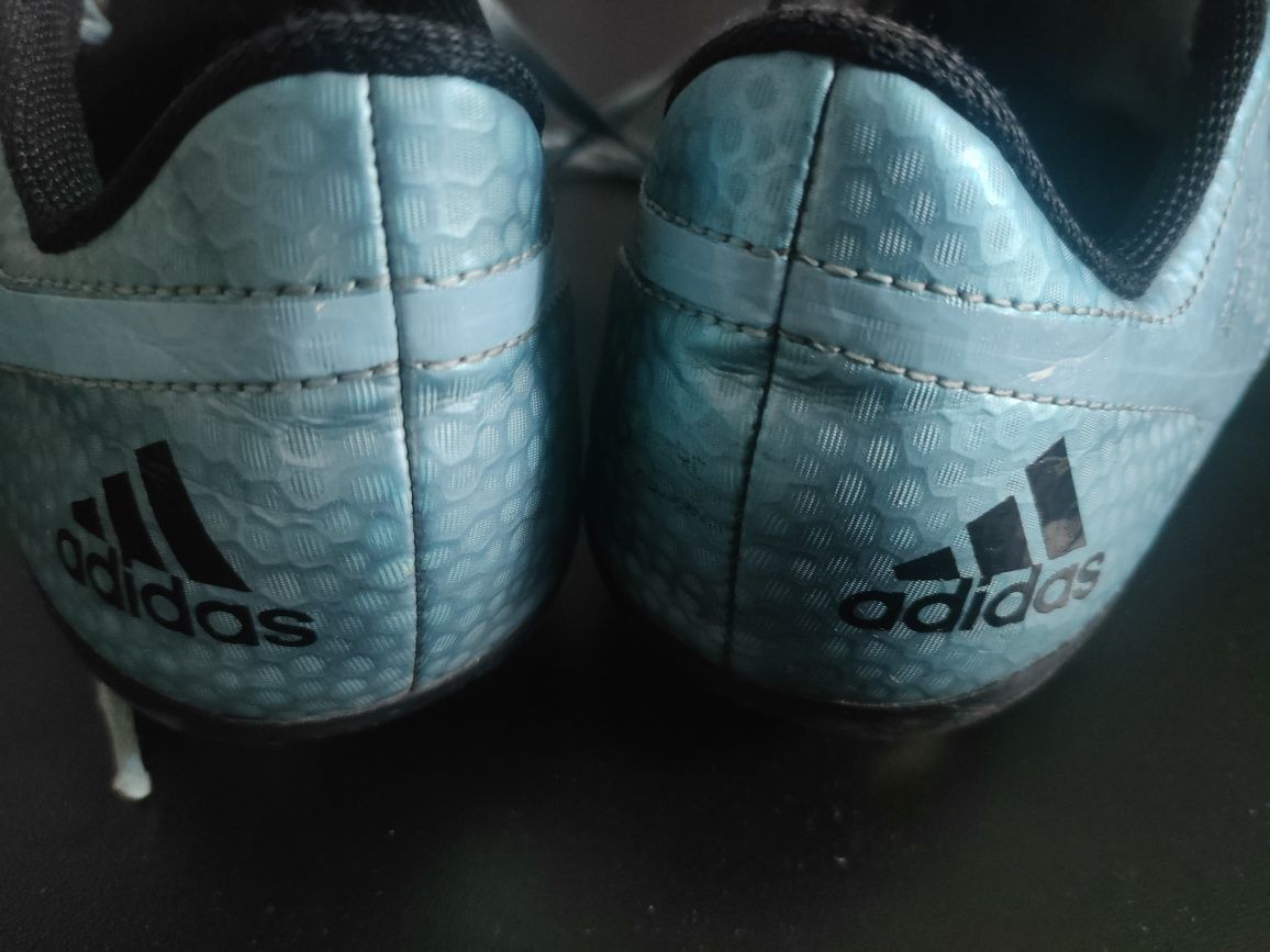 świetne korki piłkarskie ADIDAS MESSI  37,5