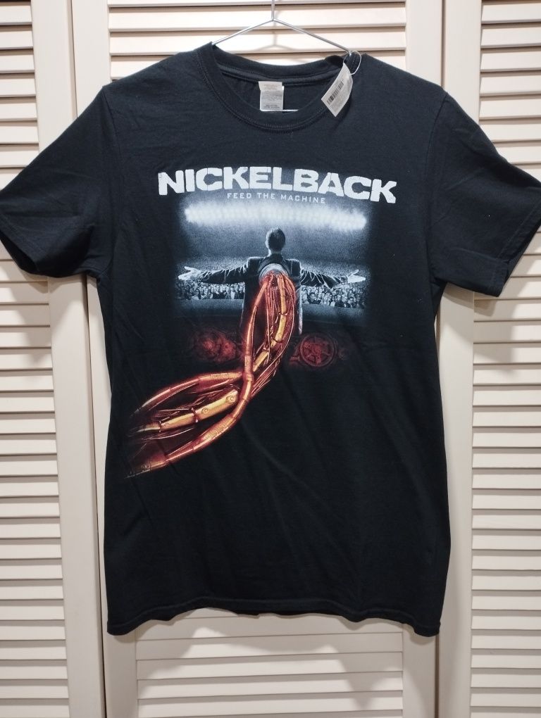 Футболки  Nirvana, Foo Fighters.