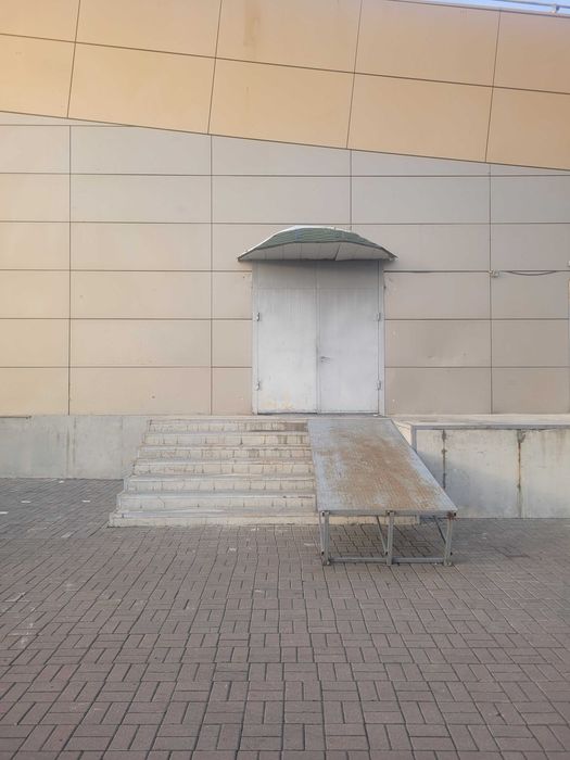 Склад з воротами і рампою 500 кв.м. Фасад.