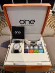 Relógio ONE com 6 pulseiras