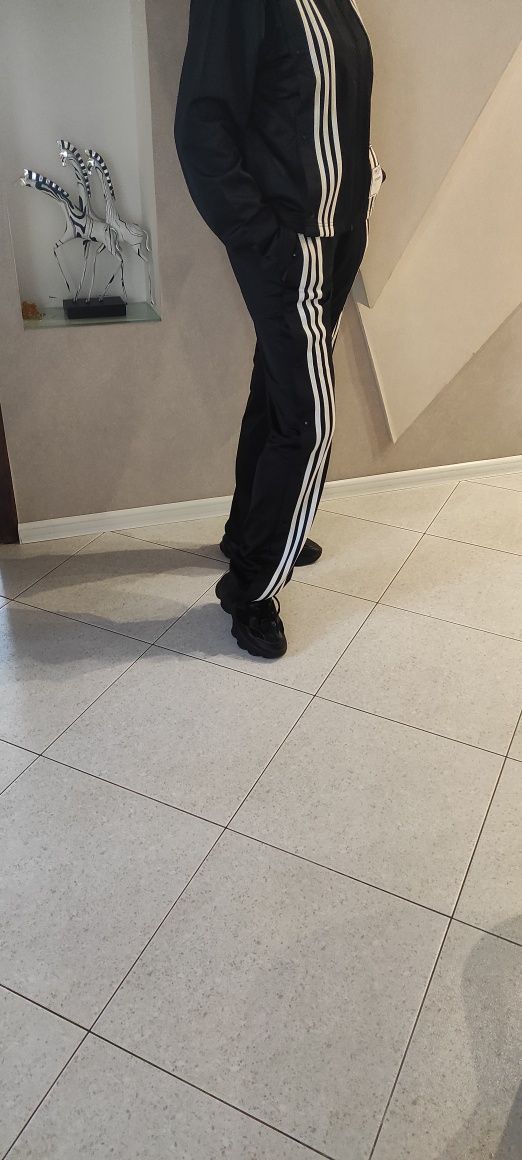 Продам женский спортивный костюм
