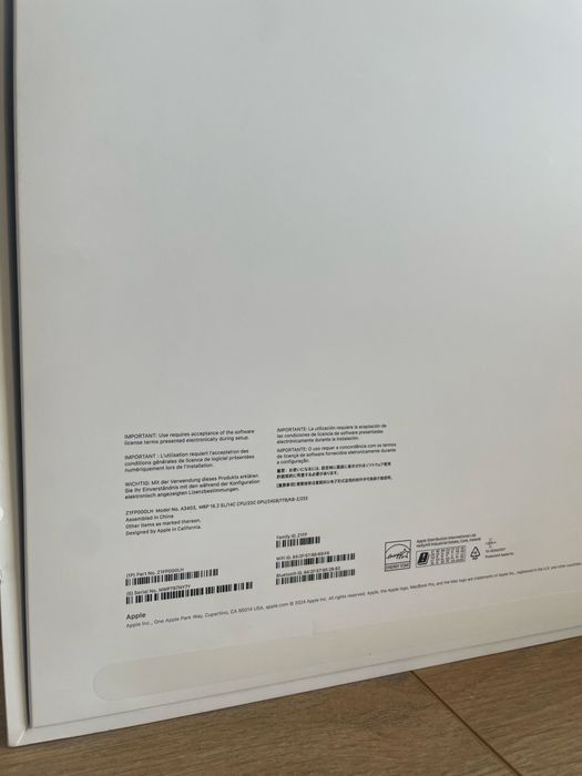 Pudełko od Macbook M4 Pro (silver)