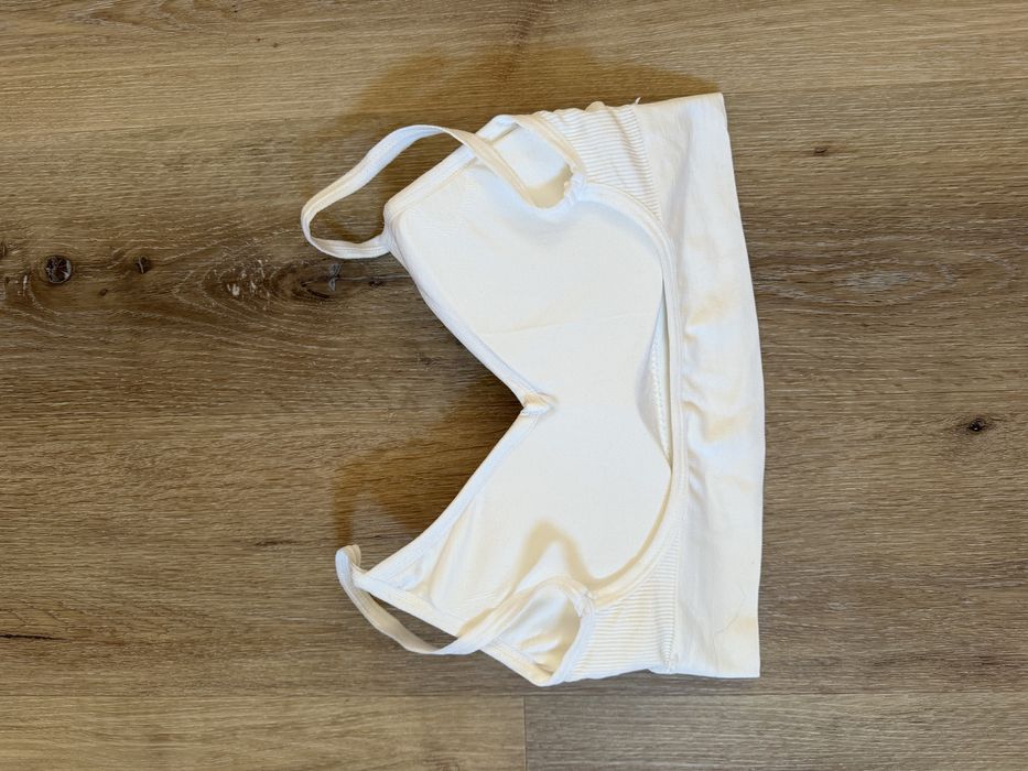 Белый топ в рубчик с чашечкой 75 В